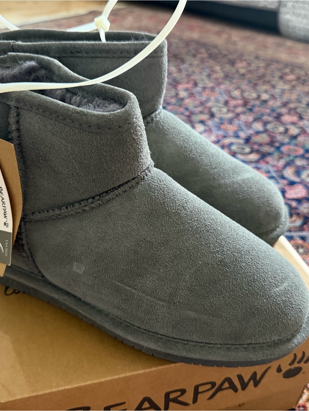 BearPaw Women's Short Suede Winter Boots in Gray Size 6
